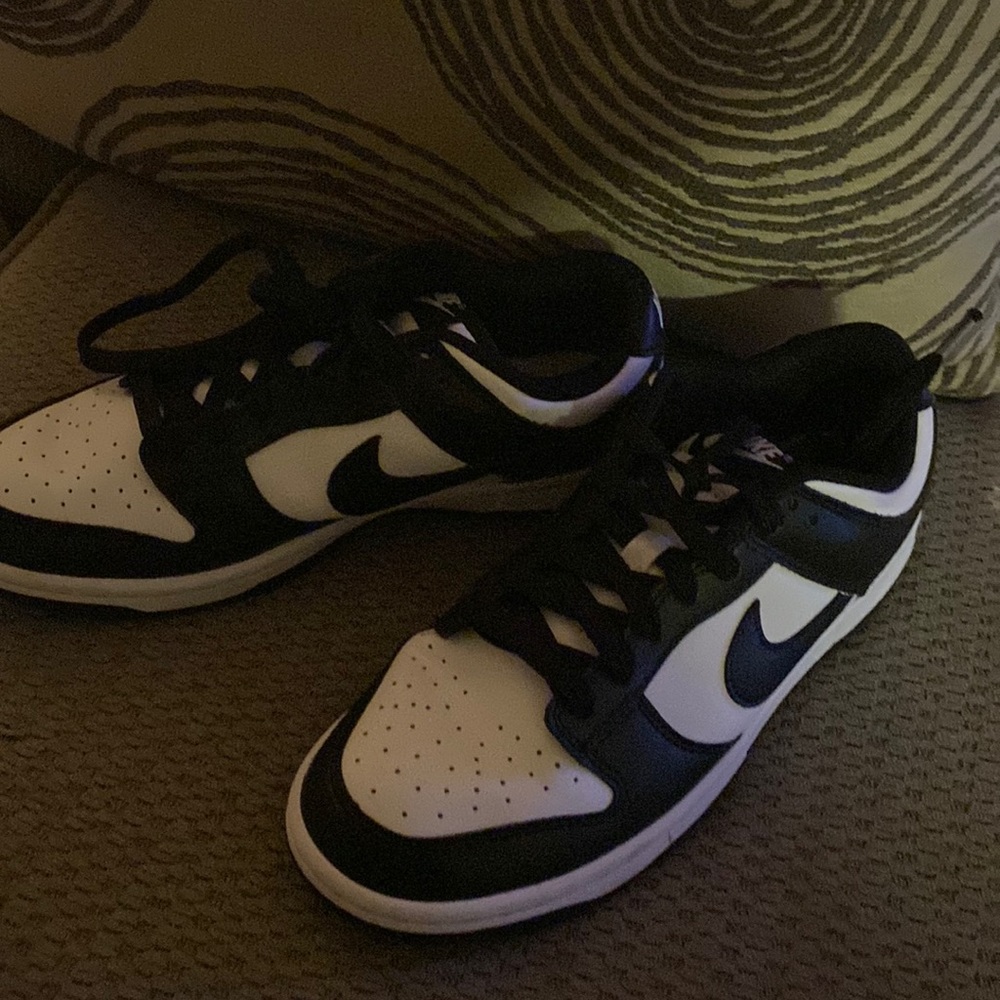 I’m selling some black and white nike dunks